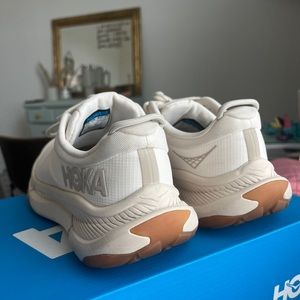hoka transports, womens size 8.5